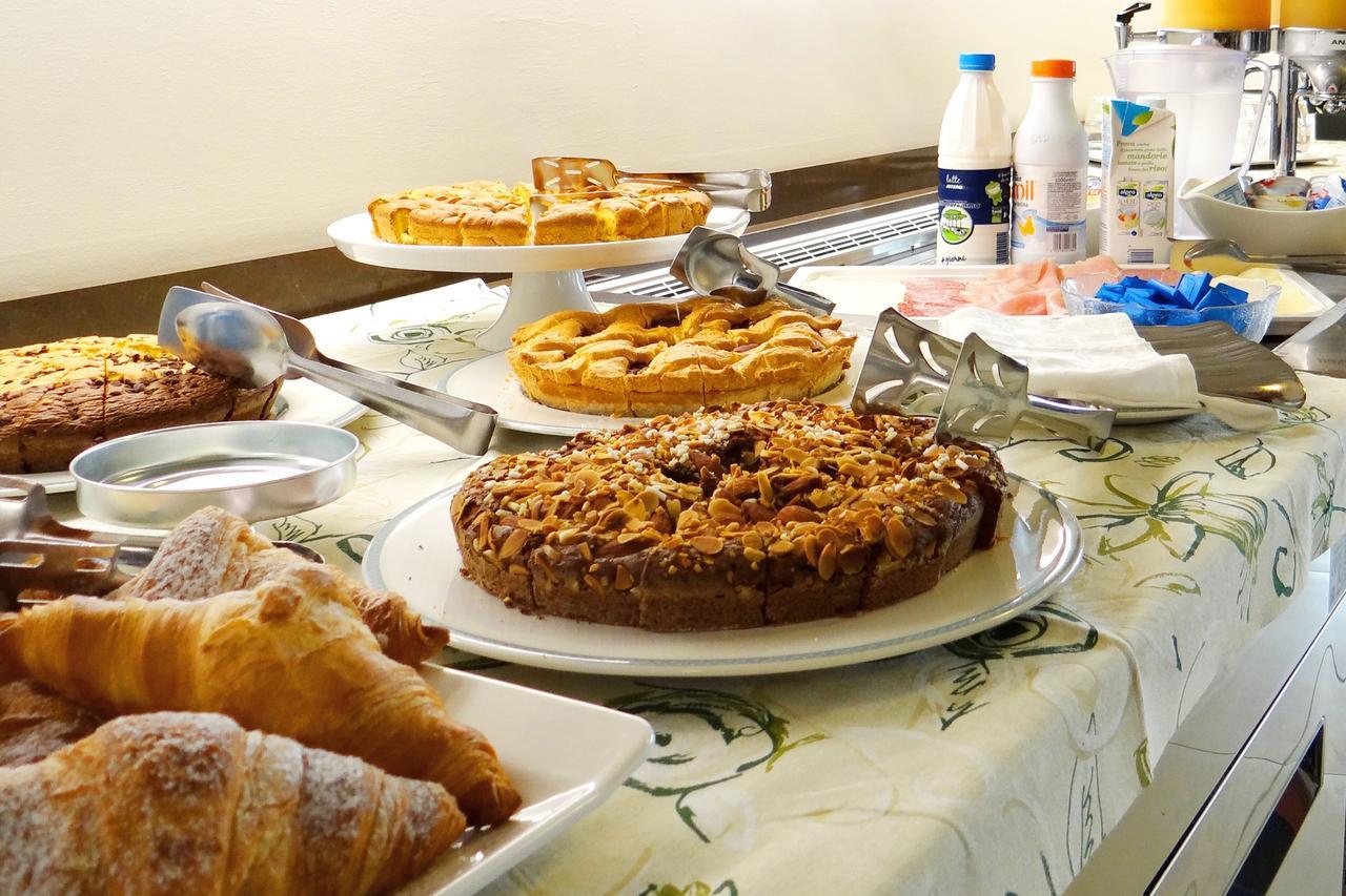 Hotel Aquila D'Oro Misano Adriatico Ngoại thất bức ảnh