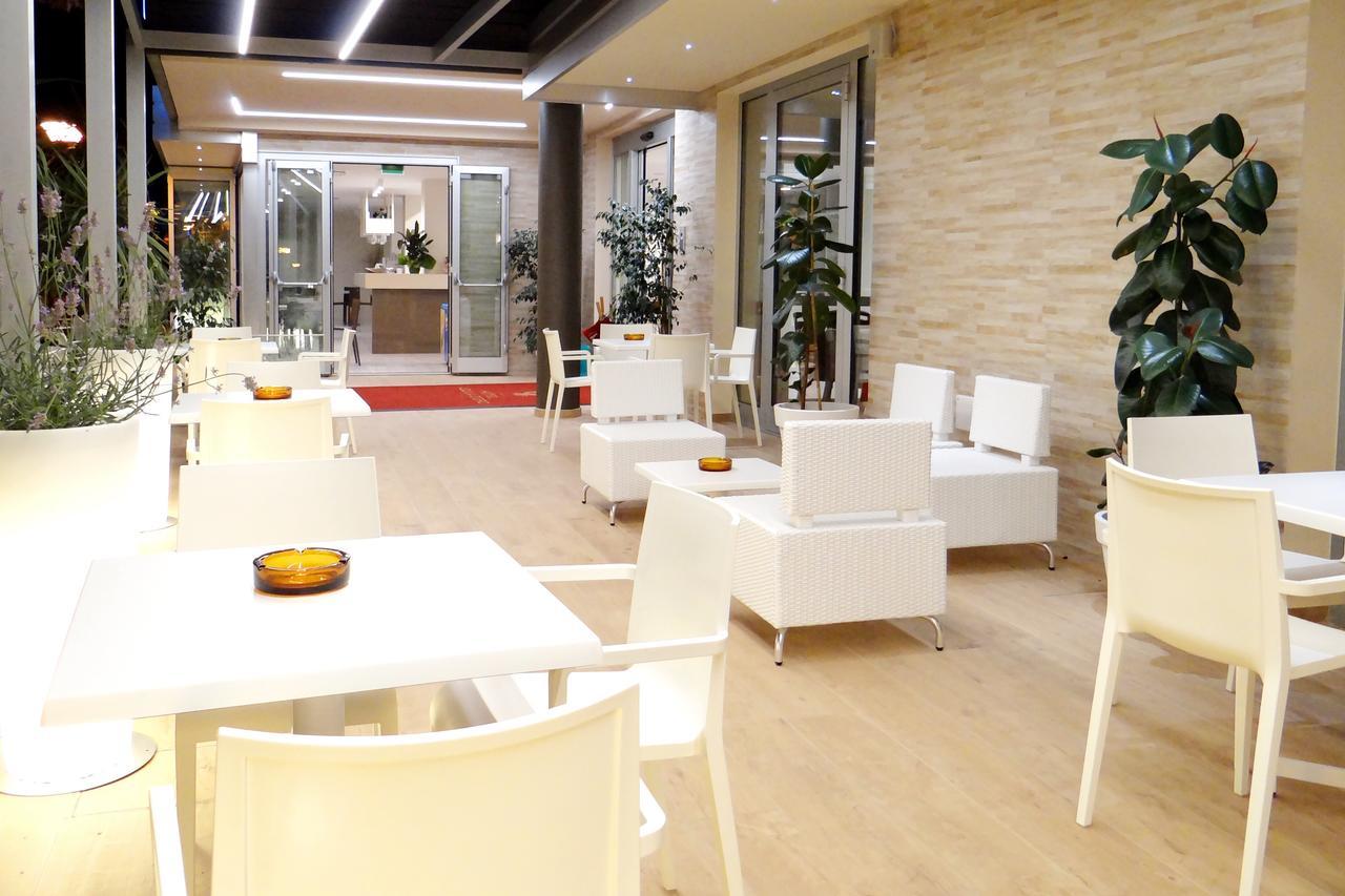 Hotel Aquila D'Oro Misano Adriatico Ngoại thất bức ảnh