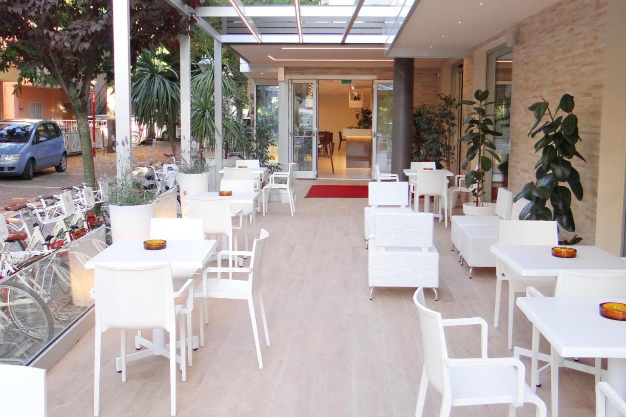 Hotel Aquila D'Oro Misano Adriatico Ngoại thất bức ảnh